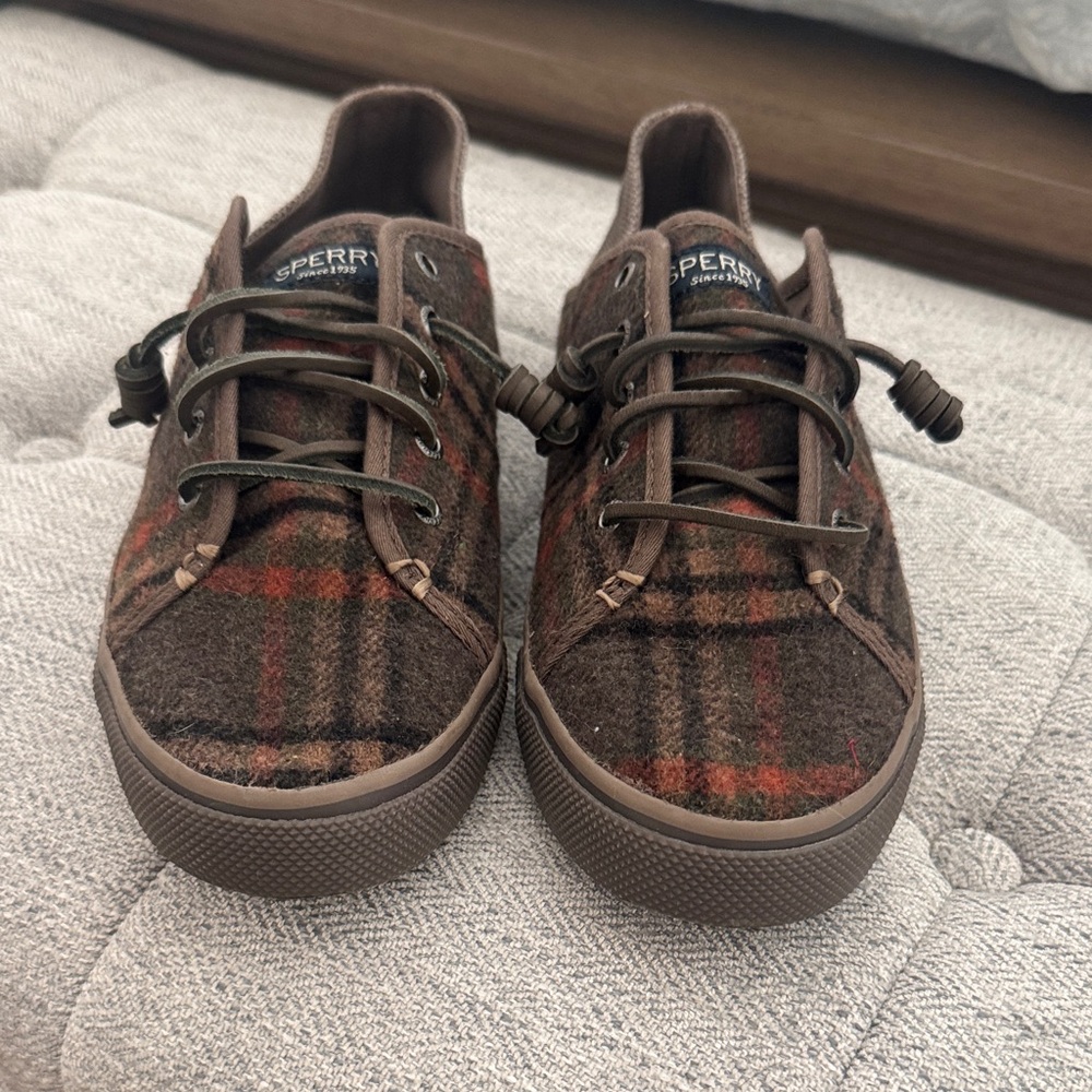 LIKE NEW, Sperry  topsider plaid brown flannel like women’s shoes . Size 9.